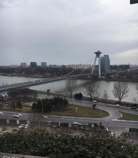 VANHA EUROOPPA KIERRÄTTÄÄ TEKIJÖITÄ 1. Bratislava tammikuu 2019 2.