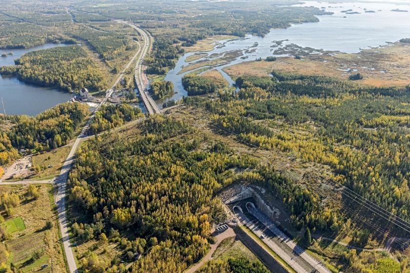 5 1 JOHDANTO Tämän opinnäytetyön tarkoituksena on tutkia asfalttimassassa käytettävän kiviaineksen laadunvalvonnassa käytettäviä standardeja ja avata niitä selkokielelle.