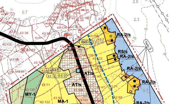 Lisäksi kantatien varteen on osoitettu 55 dba:n keskimääräinen ulkomeluvyöhyke ja rantaan tulva-alueen raja (sv-1). Kuva 3. Ote Keskustan ja Mäyryn osayleiskaavasta, KV 13.11.