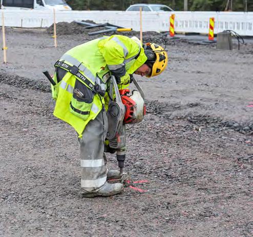 LAATU LAATUJOHTAMISEN PERIAATTEITA Laadunvalvontajärjestelmämme ansiosta asiakkaamme voi varmistua