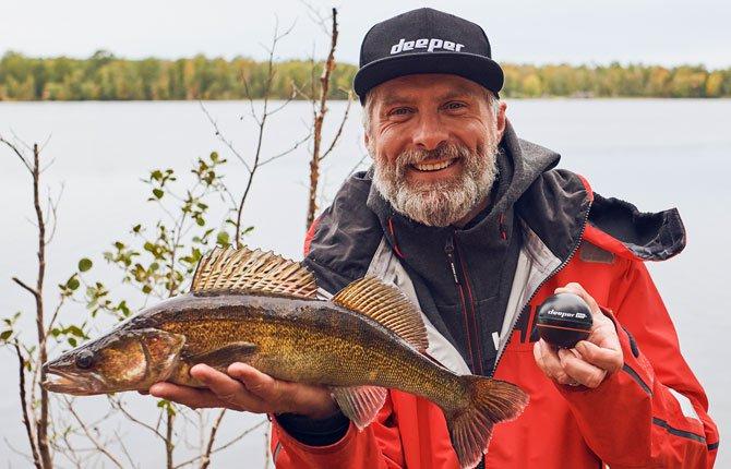Tervetuloa Lataaminen ja yhdistäminen Ruuvaa ensi yläkansi auki laitteen avaamiseksi varmista aina, että laite on kuiva ennen sen avaamista.