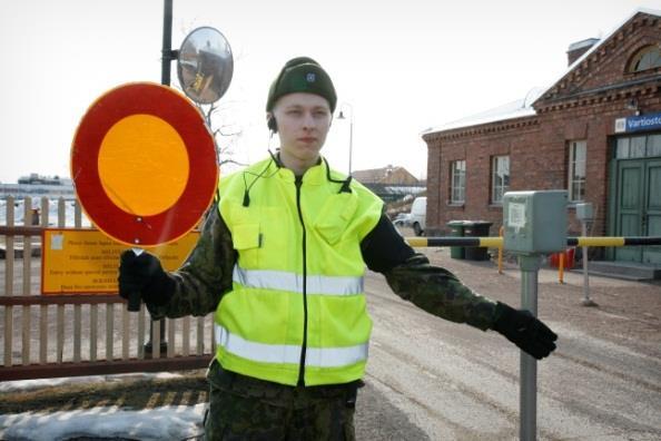 Viikonloppuvapaat alkavat yleensä perjantaina klo 15.00 ja päättyvät sunnuntaina klo 21.30. Noin joka kolmas viikonloppu on yleensä palvelusta.