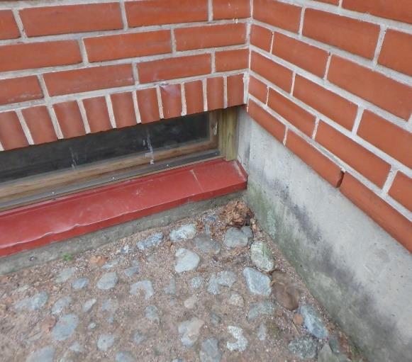 1.4 Perustukset, perusmuurit - Lähtöaineiston mukana ei ollut rakennepiirustuksia, eikä arkkitehtipiirustuksia, jossa olisi esitetty perustamistapa.