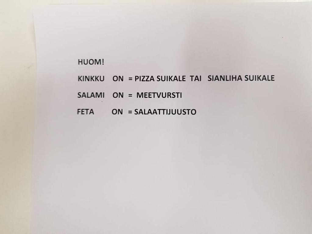 Kysymys 1. Pizzeria ilmoittaa valotaulussaan joidenkin pizzojen ainesosaksi kinkun, vaikka ainesosa on sianlihavalmiste, ei kinkku.