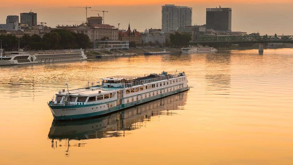 Laiva Der Kleine Prinz Perinteisempää jokiristeilytuotetta edustava kolmen tähden jokilaiva m/s Der Kleine Prinz risteilee Tonavalla.