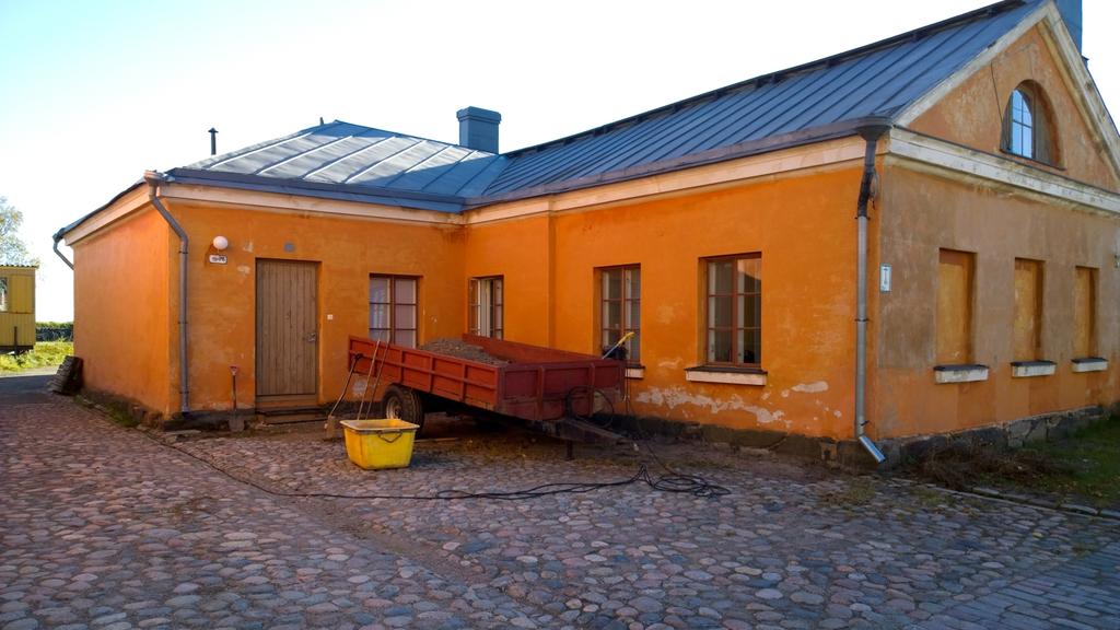 2. Tutkimushistoria ja lähdeaineisto Suomenlinnan rakennuskantaa on selvitetty Museoviraston ja Suomenlinnan hoitokunnan 1997 julkaisemassa kirjassa Suomenlinnan rakennusten historia.