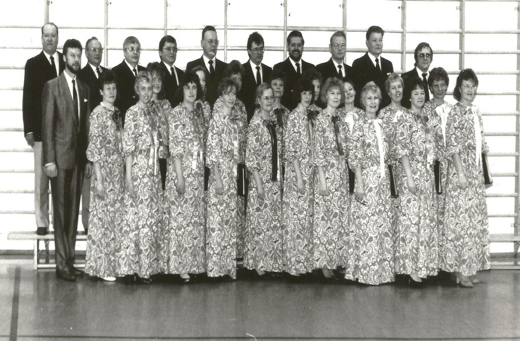 Viihdekuoro aloitti vuonna 1974.