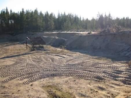 Alueella on myös runsaasti kotitarveottoa (c) ja päättyneillä lupa-alueilla on yhä