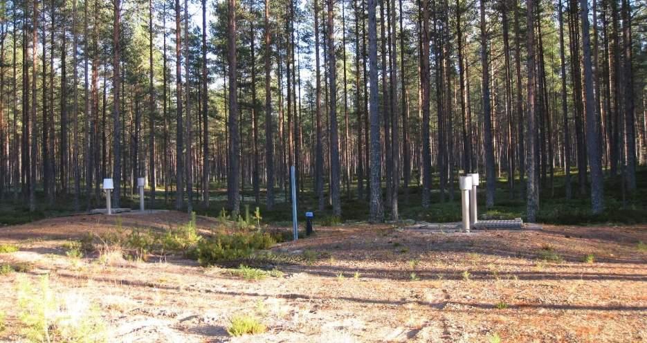 16 Kuva 3.2.2 Nutturakankaan vedenottamon eteläpuolinen kaivo. Kuva: Elina Lindsberg 15.10.2014. Kuva 3.2.3 Nutturakankaan vedenottamon pääkaivo.