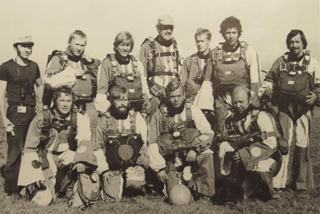 Voitokas 10-hengen relatiivijoukkue Sorsat vuonna 1975: Takana vasemmalta Timo Aalto, Hannu Sailavuo, Eero Ylinen, Heikki Side, Onni Kuusisto, Pauli Belik ja Harri Toivonen.