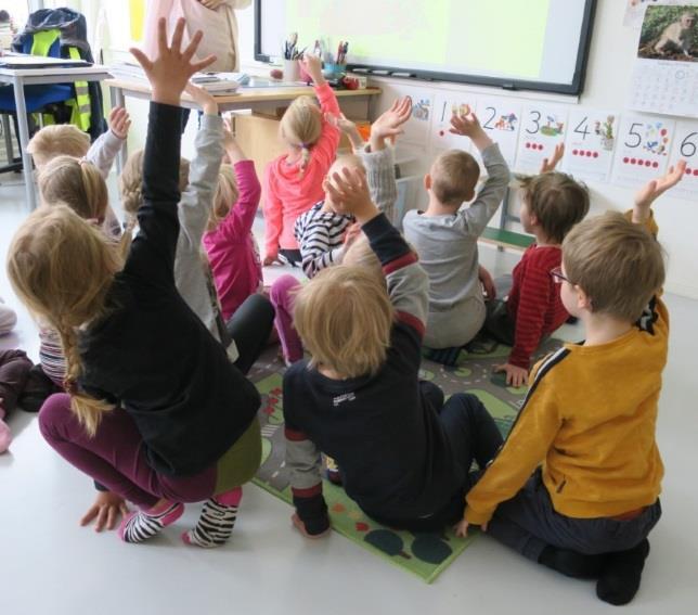 HALLINTO JA PÄÄTÖKSENTEKO Merituulen koulua koskevat päätökset tehdään Inkoon sivistys- ja hyvinvointilautakunnan suomenkielisessä jaostossa (puheenjohtaja Mika Rytkönen) ja Inkoon sivistys- ja