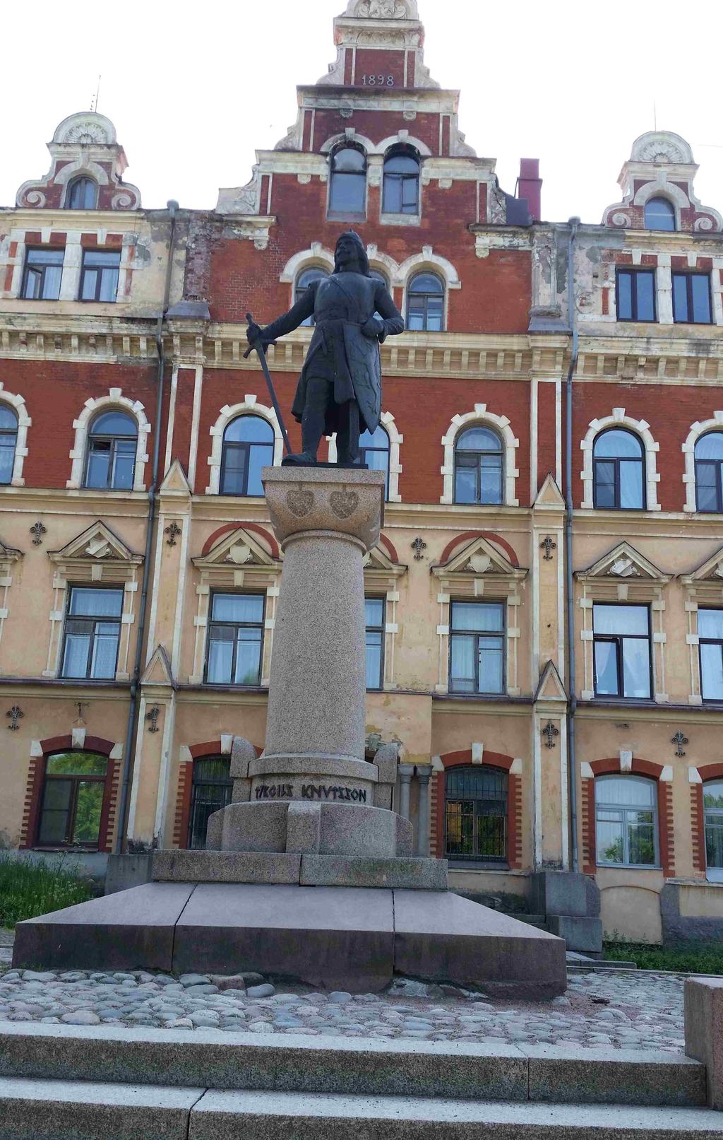 15. Asetumme VICTORIA hotelliin. Kaupunginkiertoajelulle lähdemme klo 16.30 suomea puhuvan oppaan johdolla.