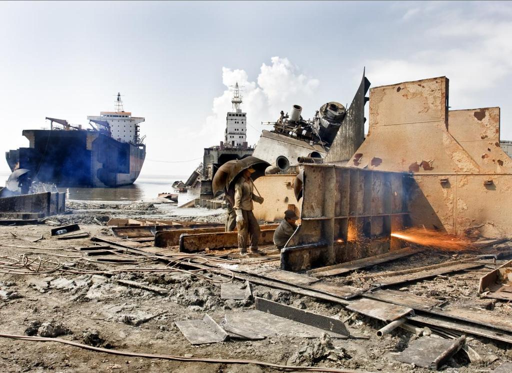 ympäristön, että ihmisten kannalta kestävästi Ship Breaking by Gas Cutting in
