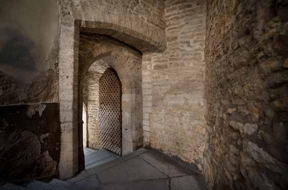 50 Lyhyen jalan porttitornin oven voi yhä sulkea alakaupungin puolelta. 32. Lyhyen jalan porttitorni Lühike jalg 9 Lyhyen jalan yläpään säilynyt porttitorni rakennettiin 1454 56.