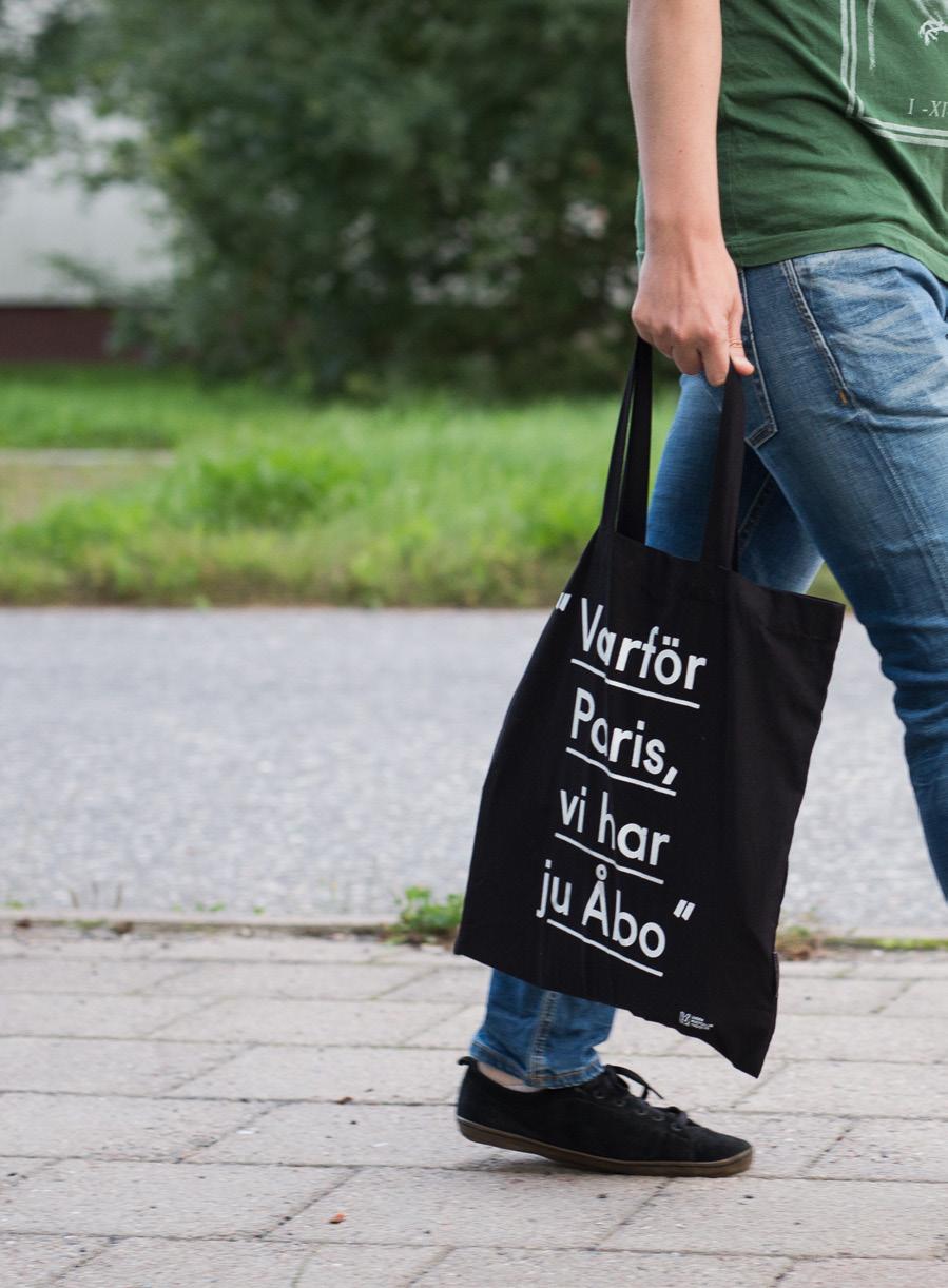 Näin Turku puhuu ääni on rennon asiallinen ja konstailematon. Äänensävymme on ystävällinen ja käytämme selkeää ja ymmärrettävää yleiskieltä kulloisenkin kanavan, vastaanottajan ja tilanteen mukaan.