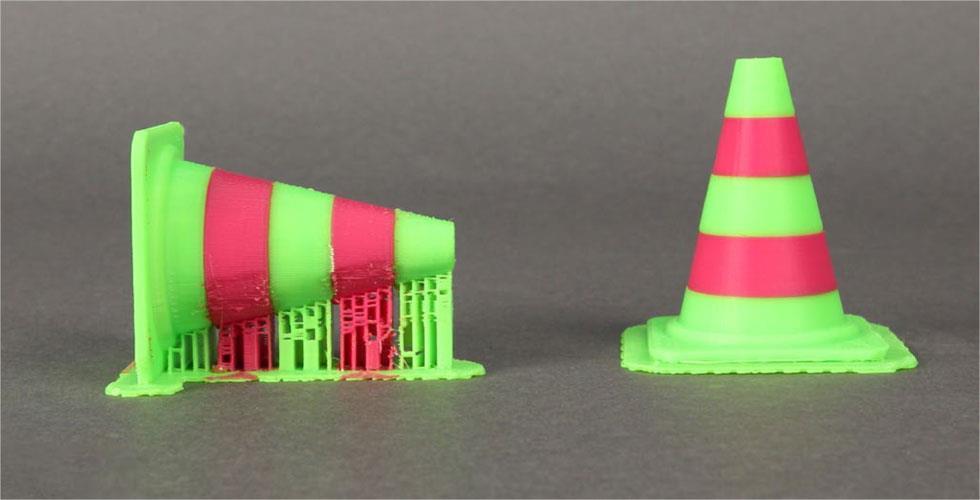 14 Kuvio 4. Malli tulostettuna ja tukien poistojen jälkeen (Makerbot 2013). 3.2 3D-tulostuksen resoluutio 3D-tulostusksessa resoluutio vaikuttaa tulostettavan kappaleen laatuun (Kuvio 5).