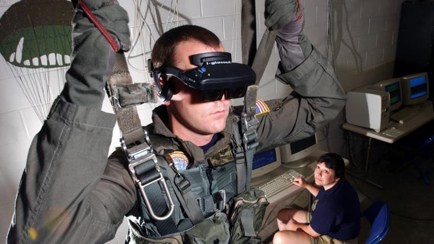15 Kuva 3. Sotilas kouluttautumassa laskuvarjohyppääjäksi virtuaalitodellisuuden avulla (Wikimedia 2006) Virtuaalitodellisuutta käytetään myös muunlaiseen koulutukseen.