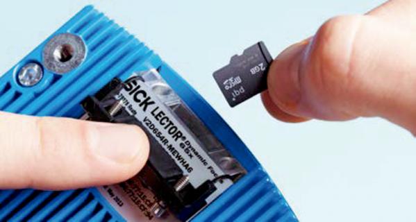 Korttipaikka MicroSD-muistikortille. Parametrikloonaus ja kuvien tallennus.