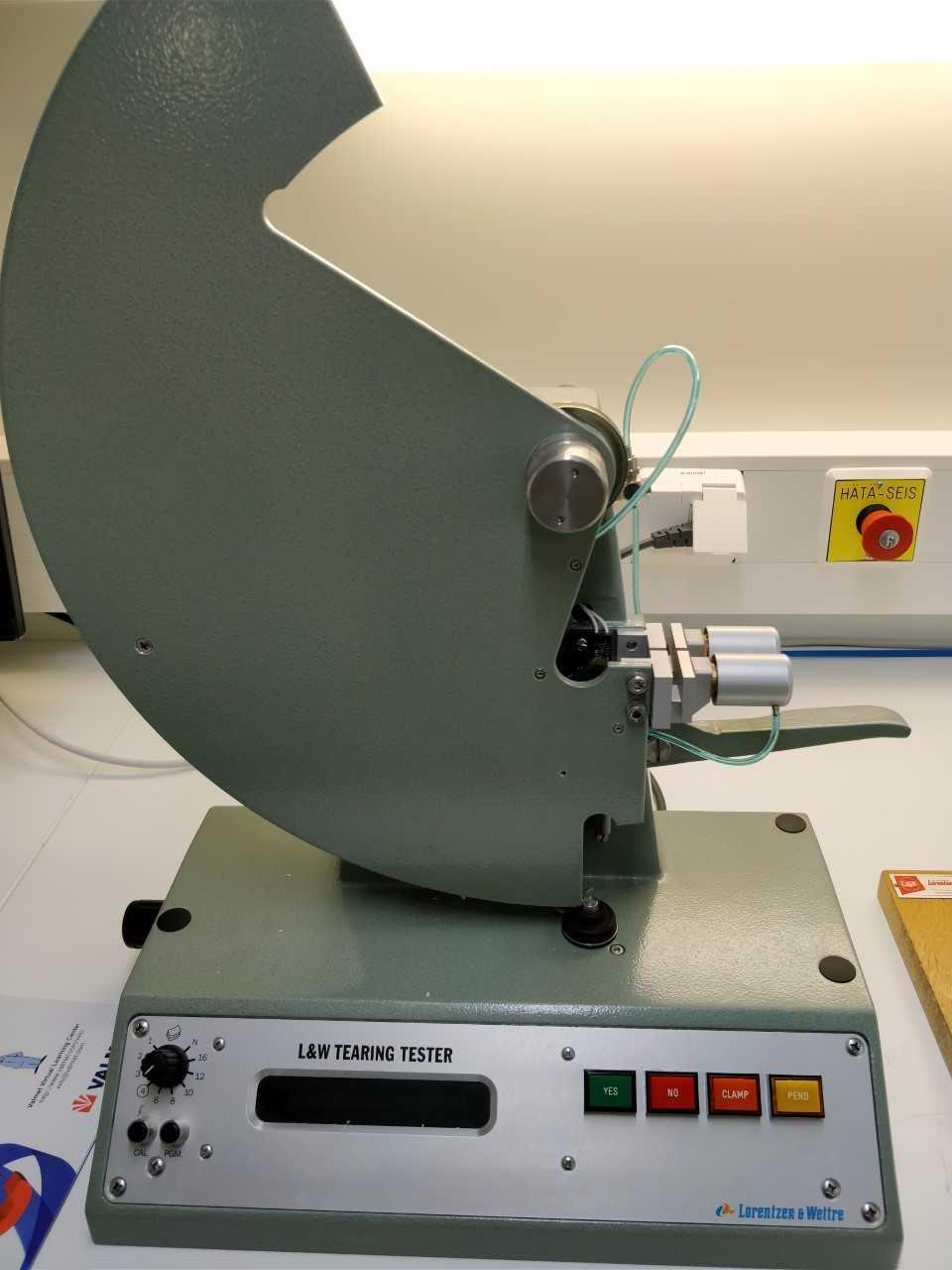 35 Kuva 13. L&W TEARING TESTER-laite repäisylujuuteen Repäisylujuuteen vaikuttaa jauhatusaste, märkäpuristus ja kuitujen pituus.