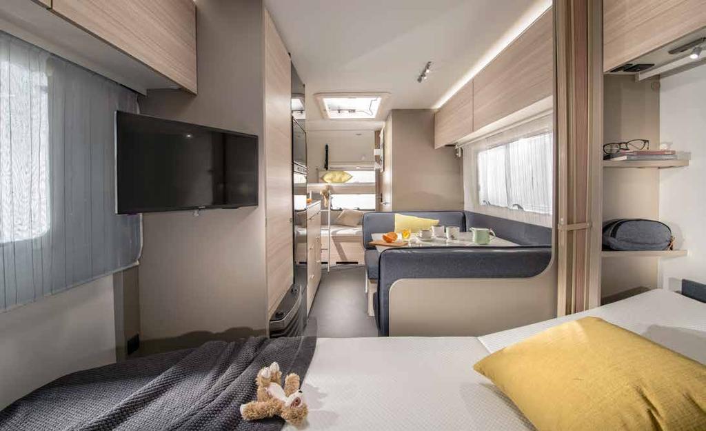 SISÄPUOLEN OMINAISUUDET IV VI I III II V VII I. Moderni sisäpuoli, innovatiivinen valaistus. II. Adria Smart - keittiö. III. Adria Ergo -pesuhuone. IV. Säädeltävä tunnelmavalaistus.