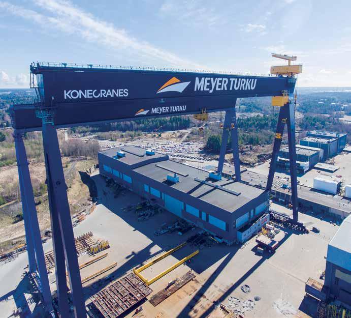 Uusi nosturi kolminkertaisti telakan nostokapasiteetin. Lisää tehokkuutta uuden ja vanhan nosturin avulla Olemme tehneet merkittäviä investointeja laivojen rungonkoonnin kapasiteetin parantamiseksi.