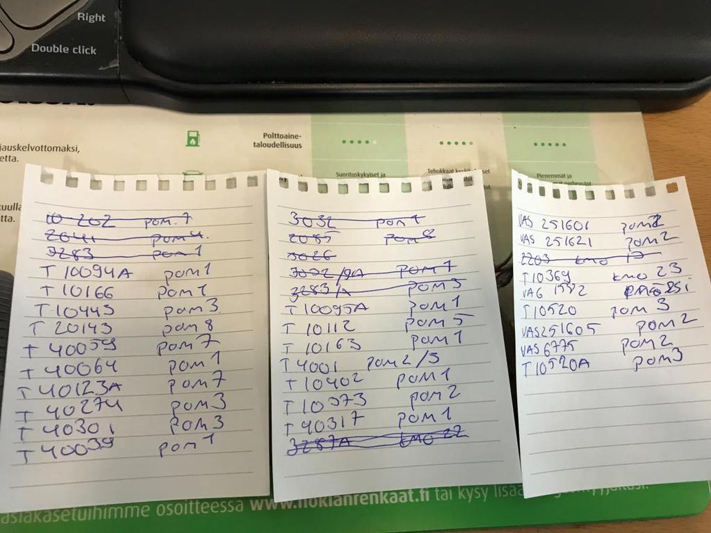 20 Kuva 14. Uudelleensijoitettujen erikoistyökalujen listoja. Erikoistyökalunumeron perässä lukee uuden sijainnin lyhenne Kun kaikki oli paikoillaan, kellotettiin etsintään käytetty aika uudestaan.