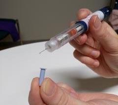 Insuliinipumppua käytettäessä ateriainsuliini annostellaan nappia painamalla.