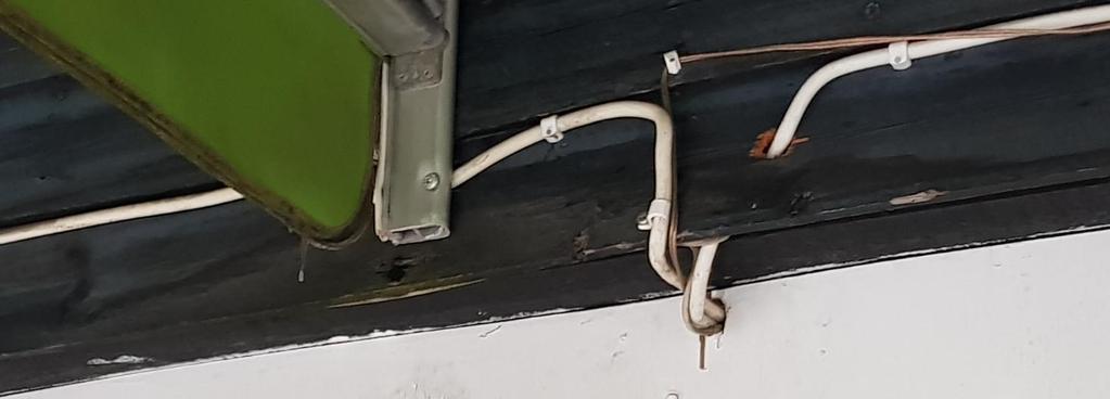 PUURAKENTEET Pääjulkisivun tumma laudoitus näyttää alkuperäistä vastaavalta.