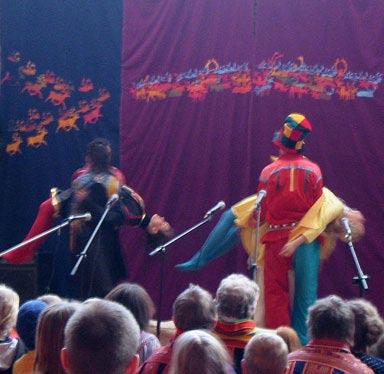 SÁMENUORAID DÁIDDADÁHPÁHUS Saamelaisnuorten taidetapahtuma 2005 Vuohčus/ Vuotsossa Raporta/ Raportti Sámediggi/ Saamelaiskäräjät Skuvlen- ja
