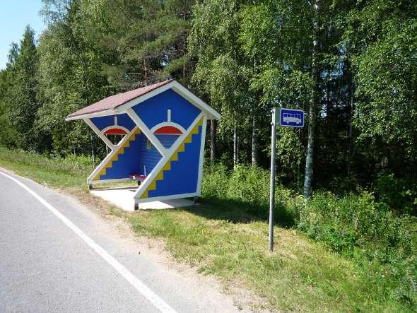 Kuva 19. Näyttävä pysäkkikatos Kihniön tienhaarassa valtatiellä 23 3.