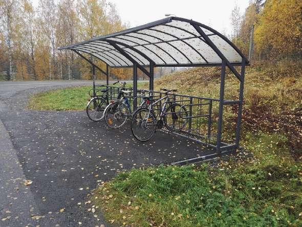 Liityntäpysäköinti mahdollistaa myös joukkoliikenteen käytön haja-asutusalueilla (kuva 24), jonne joukkoliikennepalveluiden järjestäminen ei ole kustannustehokasta.