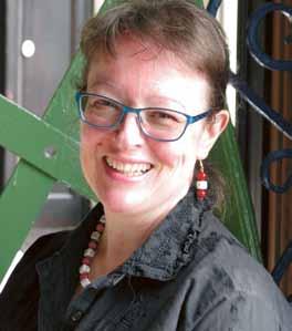 20 Lynne Hardy Lynne Hardy löysi tiensä roolipelaamisen pariin yliopistossa hieman erikoisesti amerikkalaisen jalkapallon kautta.