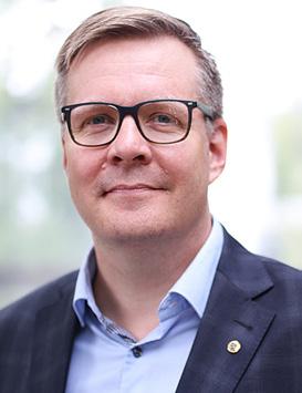 Liittovaltuuston jäsen hän oli 2011 2013 ja liiton kansainvälisen toimikunnan jäsen vuodesta 2012 alkaen.