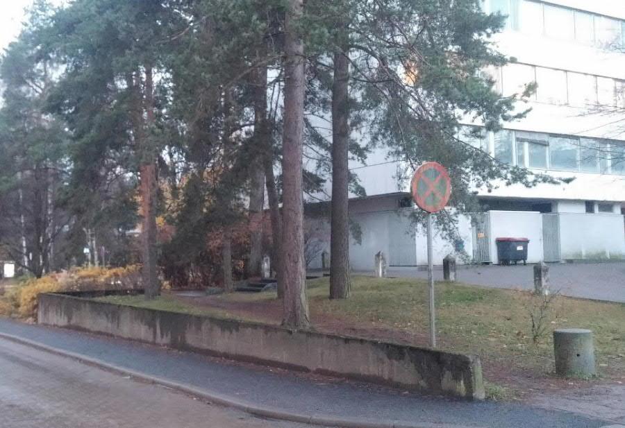 Vettä läpäisemättömiltä pinnoilta tulevia hulevesiä tulee viivyttää alueella siten, että viivytyspainanteiden, -altaiden tai -säiliöiden mitoitustilavuuden tulee olla 0,25 m 3 jokaista sataa vettä