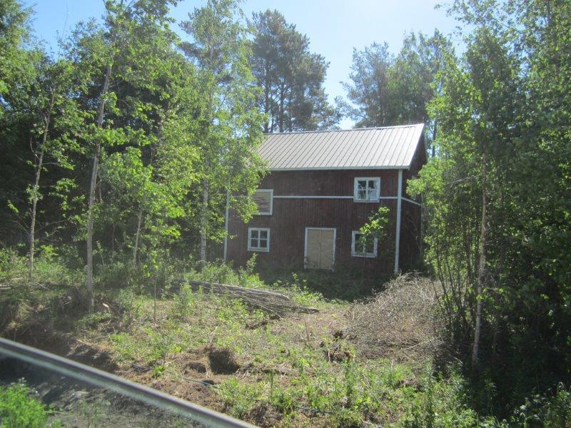 Suositus kaavamerkinnäksi EPO KUV 24 Lepistön mylly 300-401-5-13 Lepistön vanha myllyrakennus, entinen kuivaajan - ja sirkkelinpaikka 1940-luvulta.