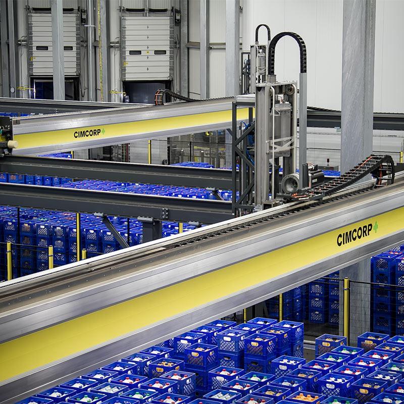 3.2.2 Portaalirobotti XYZ-robotti on logistiikassa ja kappaleenkäsittelyssä, sekä esimerkiksi NC-koneen panostustehtävissä käytettävä robotti. Se on rakenteeltaan tuettu palkeilla työalueen reunoista.