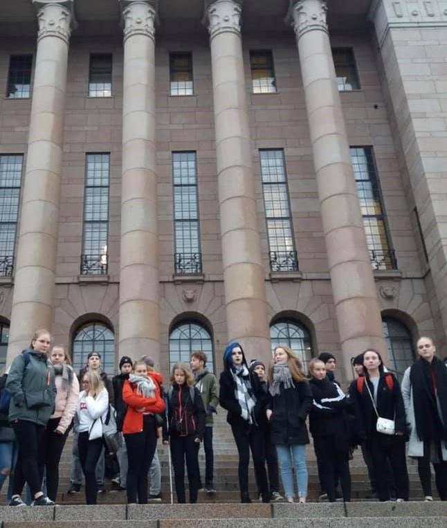 Opintomatkat Jokainen lukioryhmä tekee koko lukion ajan opintomatkoja lähialueelle ja lisäksi ensimmäisen vuosiluokan aikana yhden pidemmän opintomatkan Helsinkiin, Turkuun tai Tampereelle.