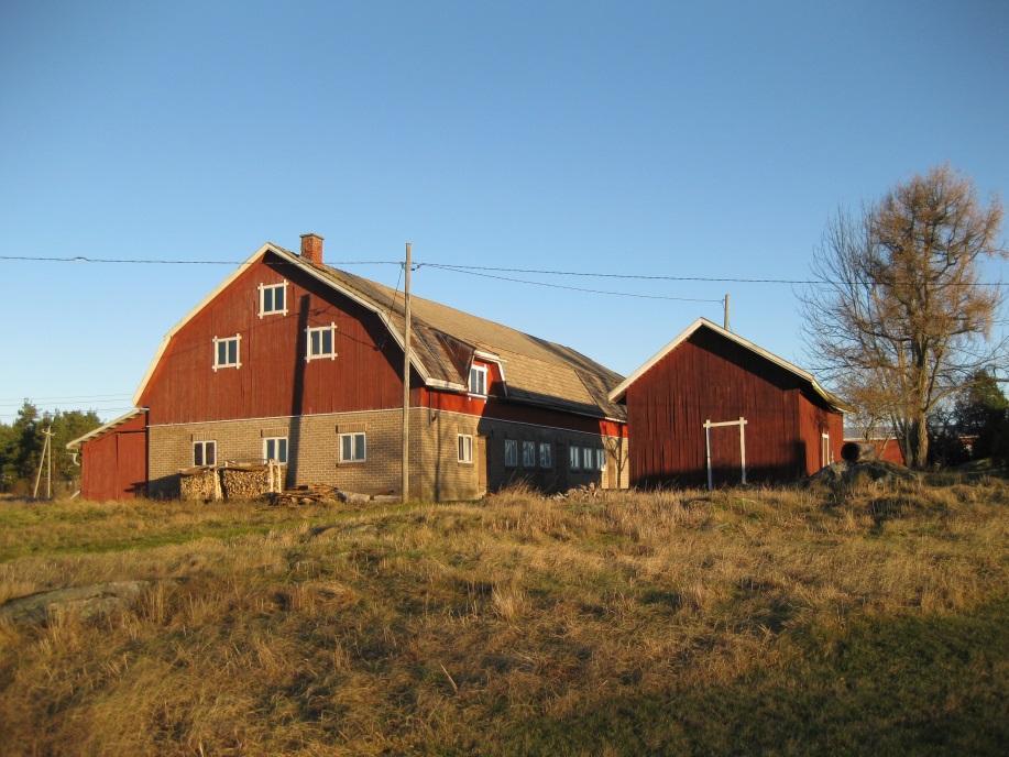 ALATALO 684-420-1-150 Kortelantie 141, Kortela Luokka B: Lievemmin suojeltava kohde. Kortelan vanha kantatila, joka sijaitsee maisemallisesti merkittävällä paikalla Kortelantien päässä.