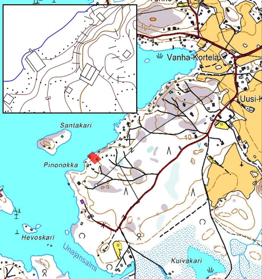 Tontilla on vuonna 1937 valmistunut tai mahdollisesti tontille siirretty hirsirunkoinen ja satulakattoinen huvila, jonka ympärille on 1950-luvulla valmistunut terassiosa.