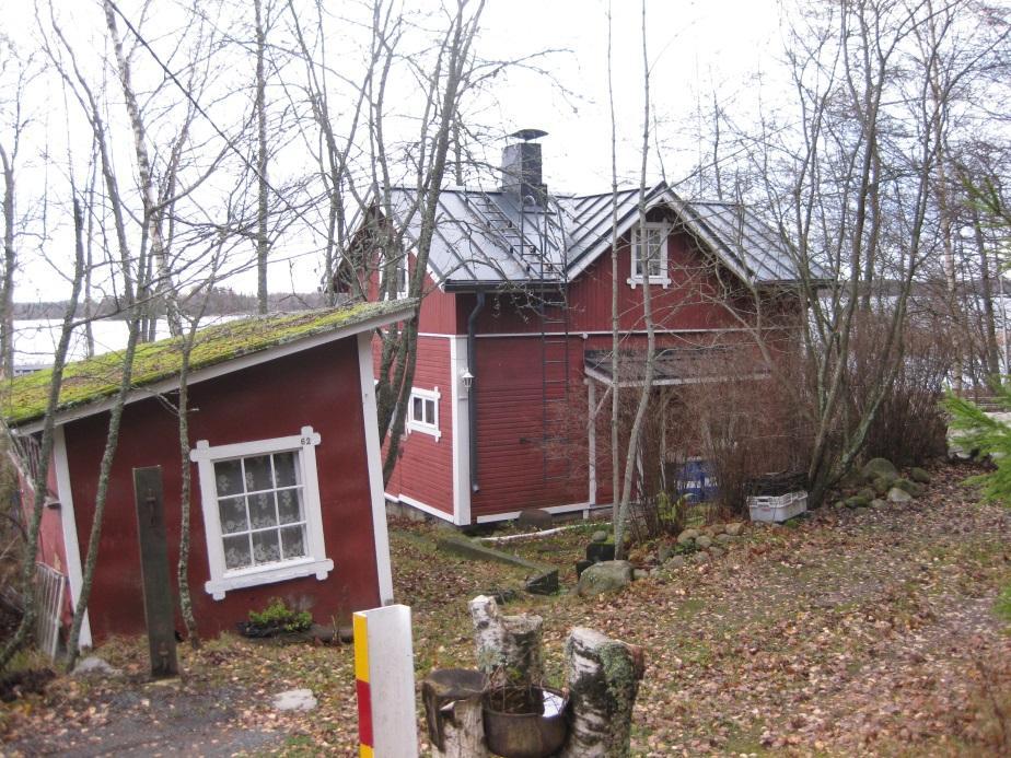 MERISAUNA 684-420-1-125 Santperäntie 62, Kortela Luokka B: Lievemmin suojeltava kohde. 1900-luvun alkupuolen pieni kesähuvila Kortelanlahden rannalla Santperäntien varrella.