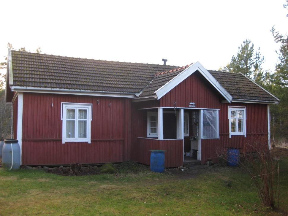 PUHTI 684-420-1-129 Leppäkarintie 44, Kortela Luokka A: Suojeltava kohde. Mahdollisesti vuosisadan vaihteeseen ajoittuva pieni torppa Leppäkarintien varressa Kortelassa.