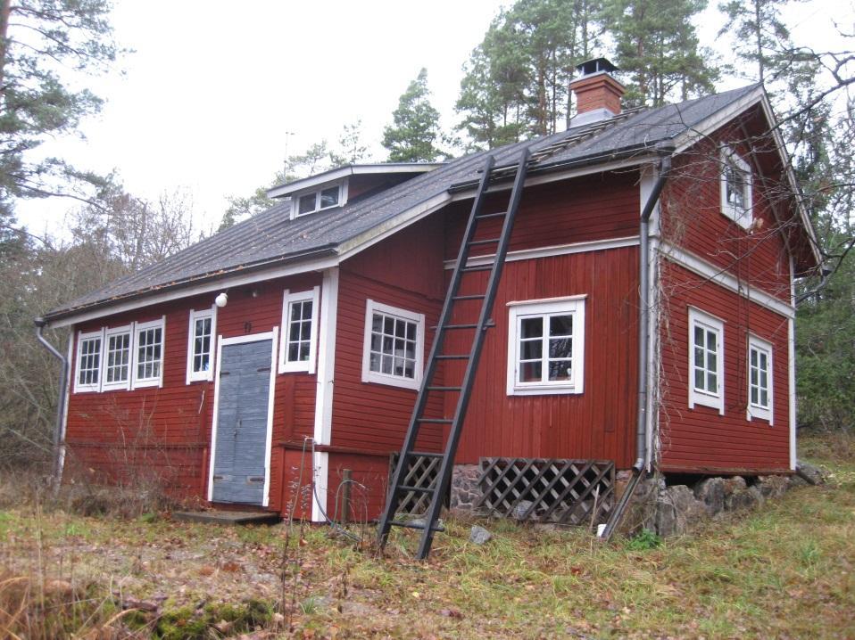 SEISKARI 684-420-1-710 Santperäntie 38, Kortela Luokka A: Suojeltava kohde. Alun perin 1910-luvulle ajoittuva huvilatontti maisemallisesti merkittävällä paikalla Kortelanlahden rannalla.