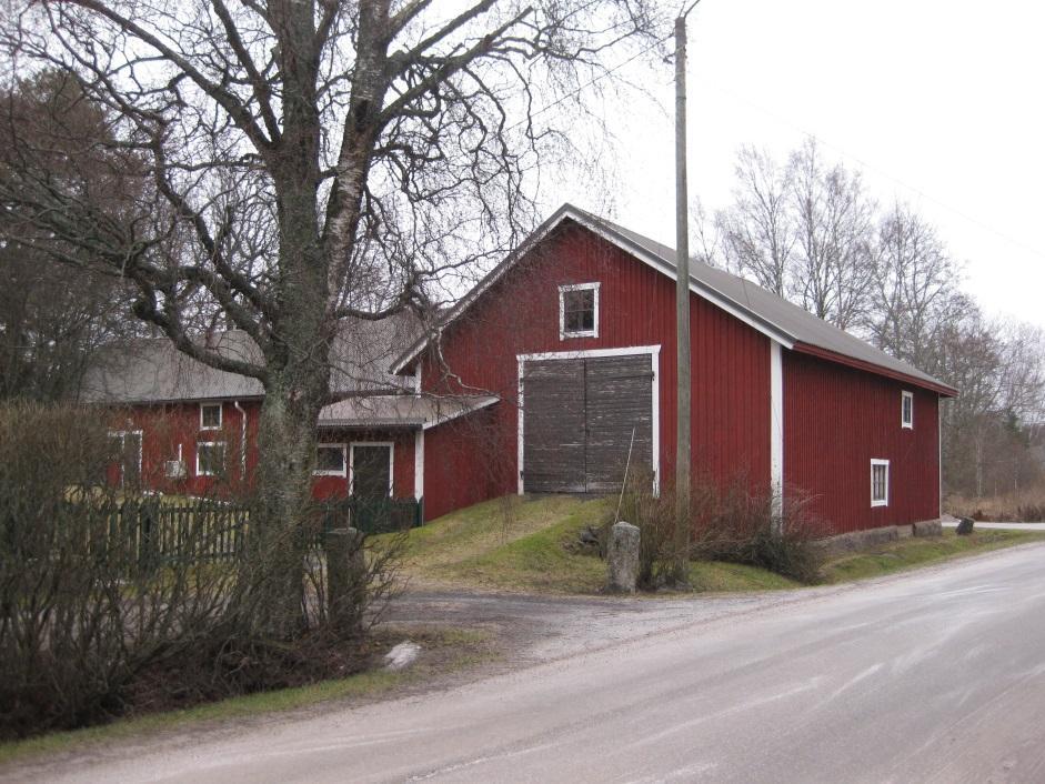 KESTILÄ 684-415-3-75 Vasaraistentie 120, Vasarainen Luokka B: Lievemmin suojeltava kohde. Kestilä on yksi Vasaraisten kantatiloista.