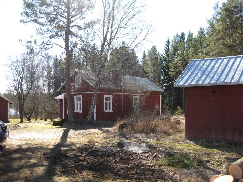 VÄLIMÄKI 684-410-1-29 Wahlqvistintie 69, Soukainen Luokka A: Suojeltava kohde. 1800-luvun lopulle ajoittuva torppa Vasaraisten Pitkäjärven rannalla.