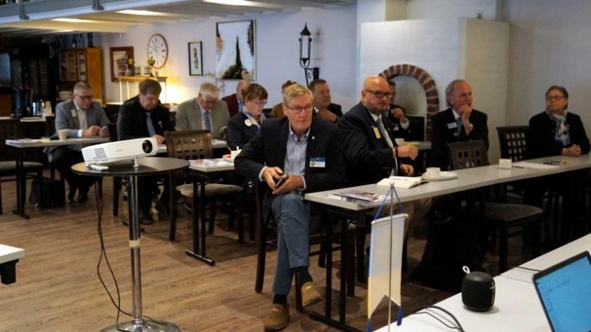 Piirikuvernööri Aarno Niemen johdolla kokous sujui hyvin ja kokouksessa tehtiin monia päätöksiä.