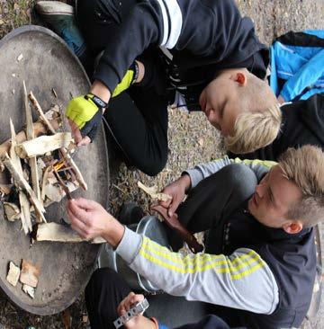 OHJELMAT 3-6 tuntia Anjalan aikakone Tavoitteena on tutustuminen Anjalan ja Suomen historiaan ja entisajan elämään. Tavoitteena on myös roolipelaamiseen tutustuminen ja rooliin heittäytyminen.