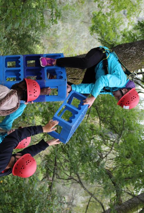 SEIKKAILU OHJELMAT Anjalan Tarzan Tavoitteena on ryhmätyöskentely, itsensä voittaminen ja omien rajojen tunnistaminen. Aluksi käydään läpi turvallisuuteen ja toimintaan liittyvä ohjeistus.