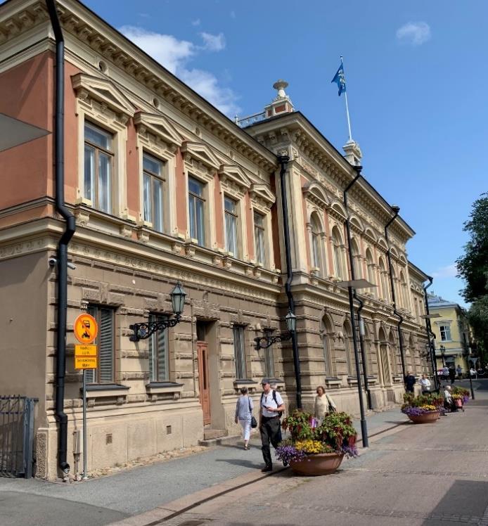 Lähtö: Turun kaupungintalo, Aurakatu 2, 1812 Charles Bassin piirustusten mukaisesti rakennuksesta tehtiin Suomen ensimmäinen