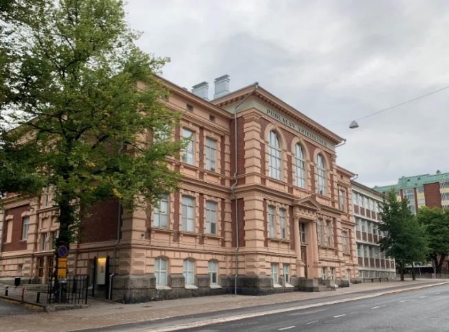 Aiemmassa rakennuksessa oli Seipelin sali, jossa oli järjestetty Aleksanteri I:n kunniaksi tanssiaiset 1809.