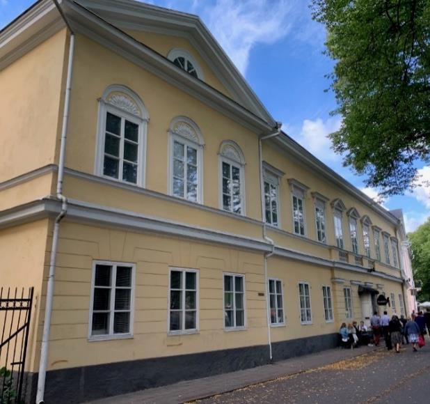 Charles Bassi (1772-1840) 31 Trappin talo, 1830, Läntinen Rantakatu 5 Nimensä talo on saanut